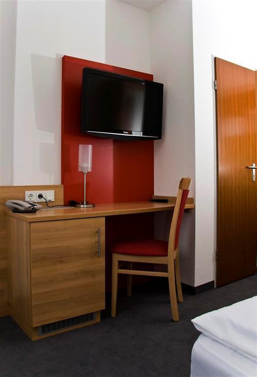Airport Hotel Karsten Koln Bagian luar foto