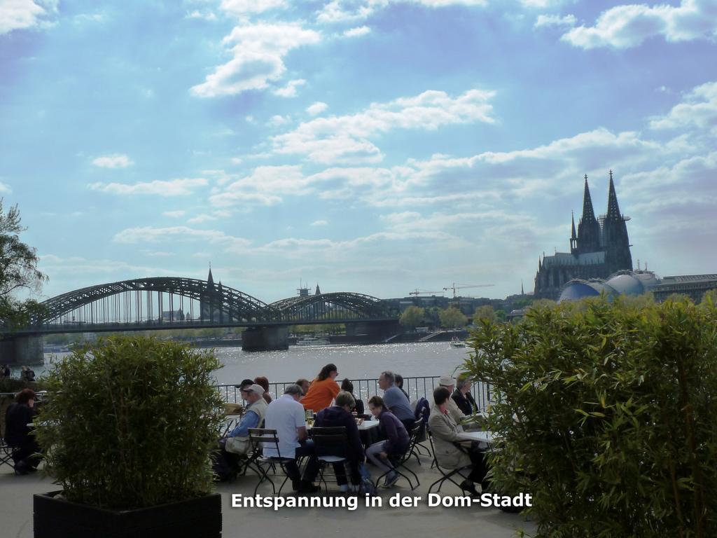 Airport Hotel Karsten Koln Bagian luar foto